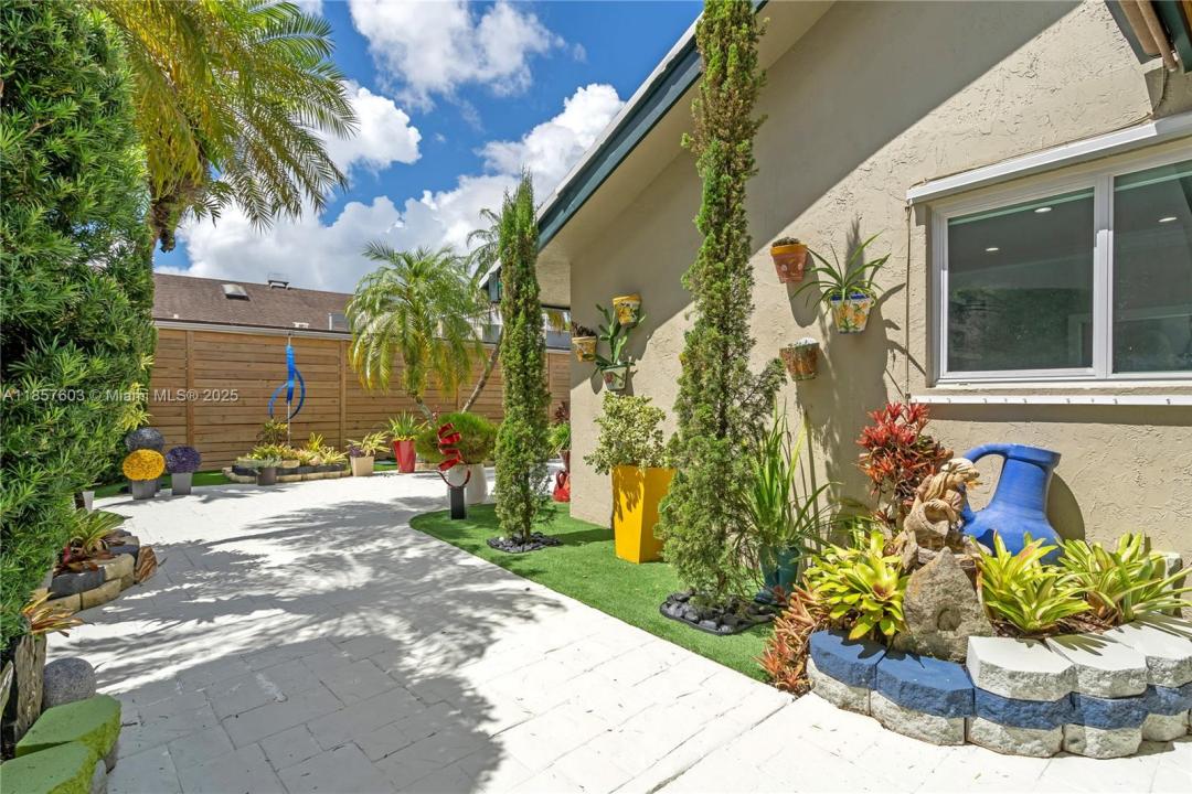 8928 SW 6th St, Miami, Florida 33174