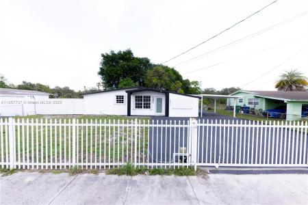 18611 NW 28th Pl, Miami Gardens, Florida 33056, USA