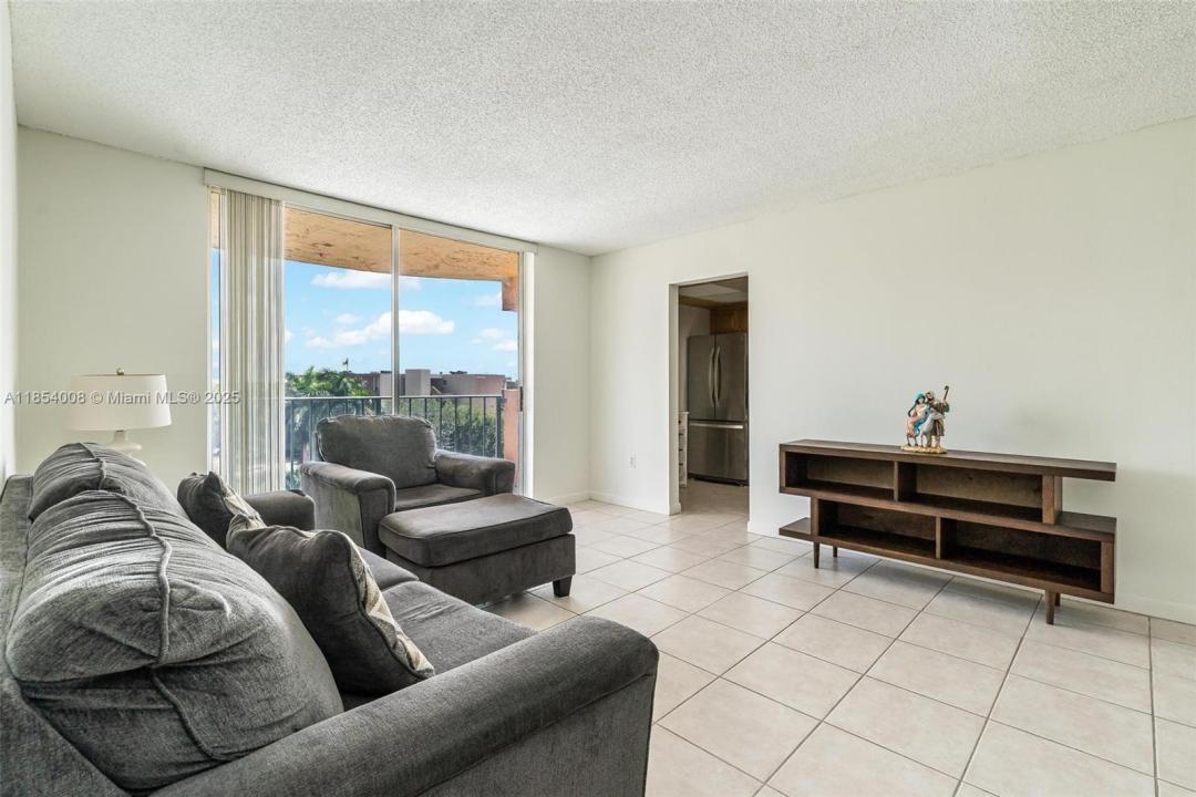 9310 Fontainebleau Blvd 501, Miami, 佛羅里達州 33172, 美國