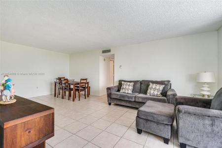 9310 Fontainebleau Blvd 501, Miami, Florida 33172, USA