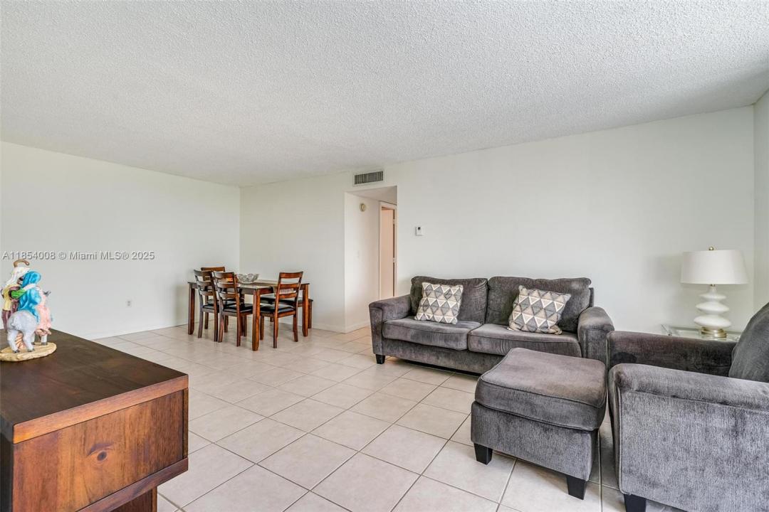 9310 Fontainebleau Blvd 501, Miami, 佛羅里達州 33172, 美國
