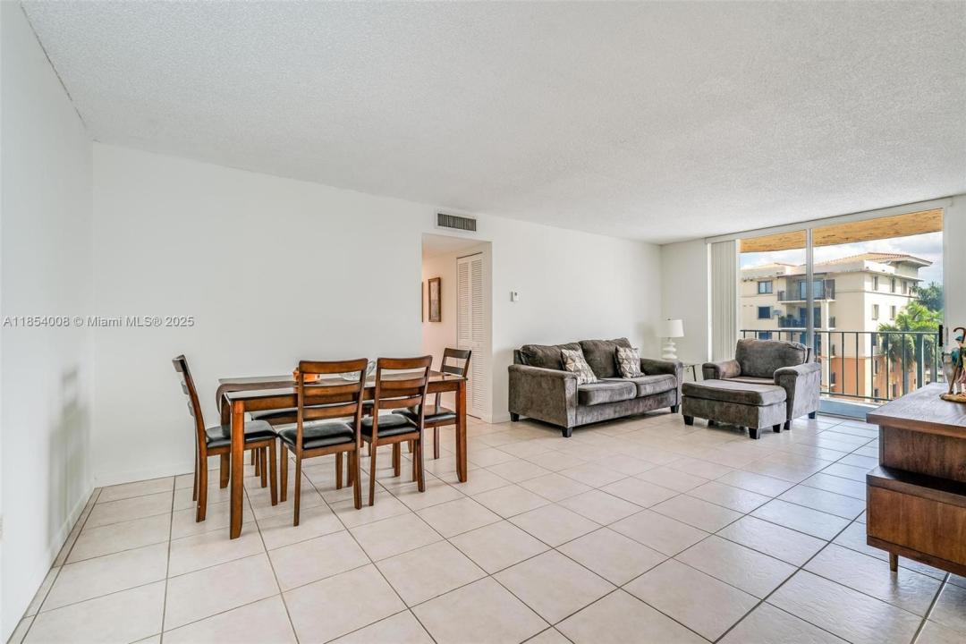 9310 Fontainebleau Blvd 501, Miami, 佛羅里達州 33172, 美國