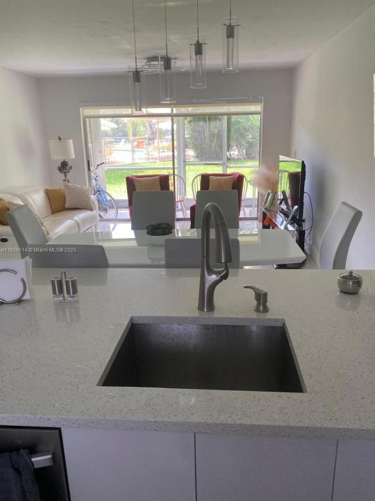 8838 W Mcnab Rd 104, Tamarac, Florida 33321, Estados Unidos