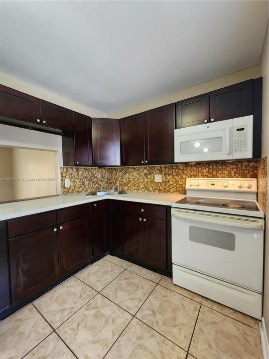 6020 NW 64th Ave 307, Tamarac, Floryda 33319, USA