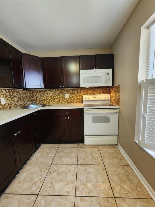 6020 NW 64th Ave 307, Tamarac, Floryda 33319, USA