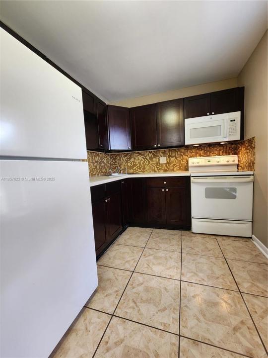 6020 NW 64th Ave 307, Tamarac, Floryda 33319, USA