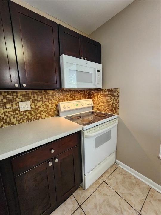 6020 NW 64th Ave 307, Tamarac, Floryda 33319, USA