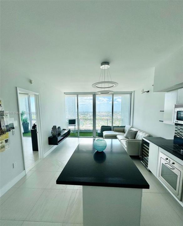 92 SW 3rd St 3608, Miami, فلوريدا 33130, الولايات المتحدة