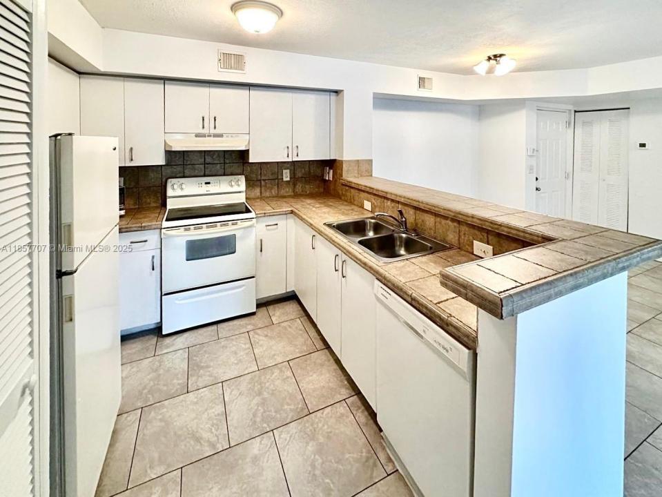 1721 Village Blvd 203, West Palm Beach, Florida 33409, USA
