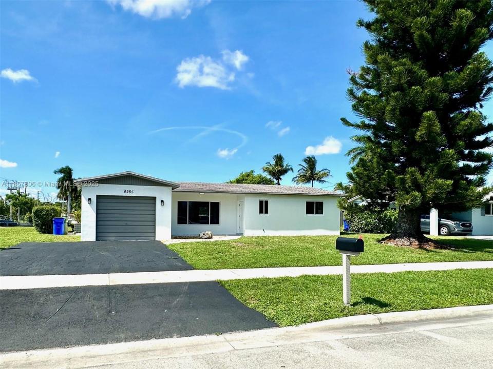 6285 NW 23rd St, Margate, Florida 33063