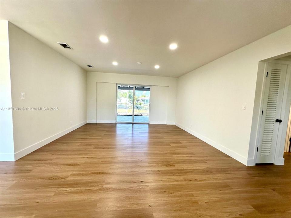 6285 NW 23rd St, Margate, Florida 33063