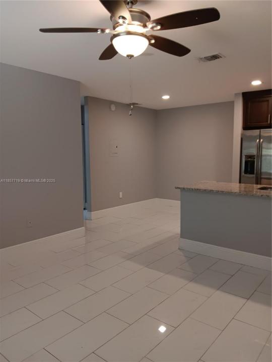 6040 Shakerwood Cir 208, Tamarac, Flórida 33319, Estados Unidos