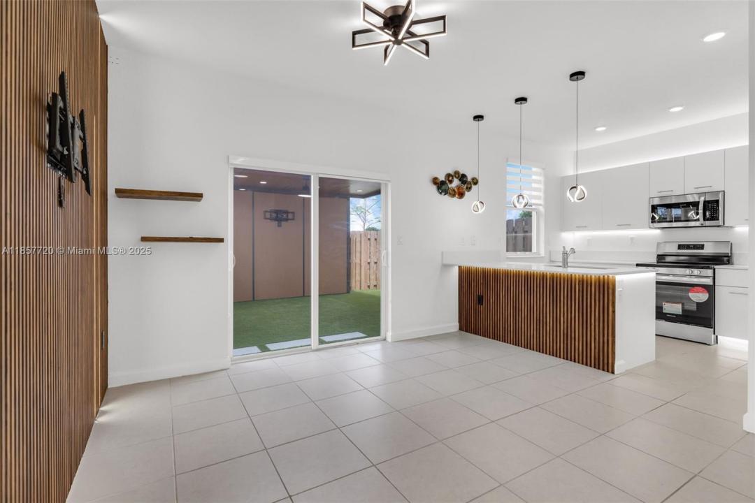 12373 NW 24th Pl, Miami, Flórida 33167, Estados Unidos