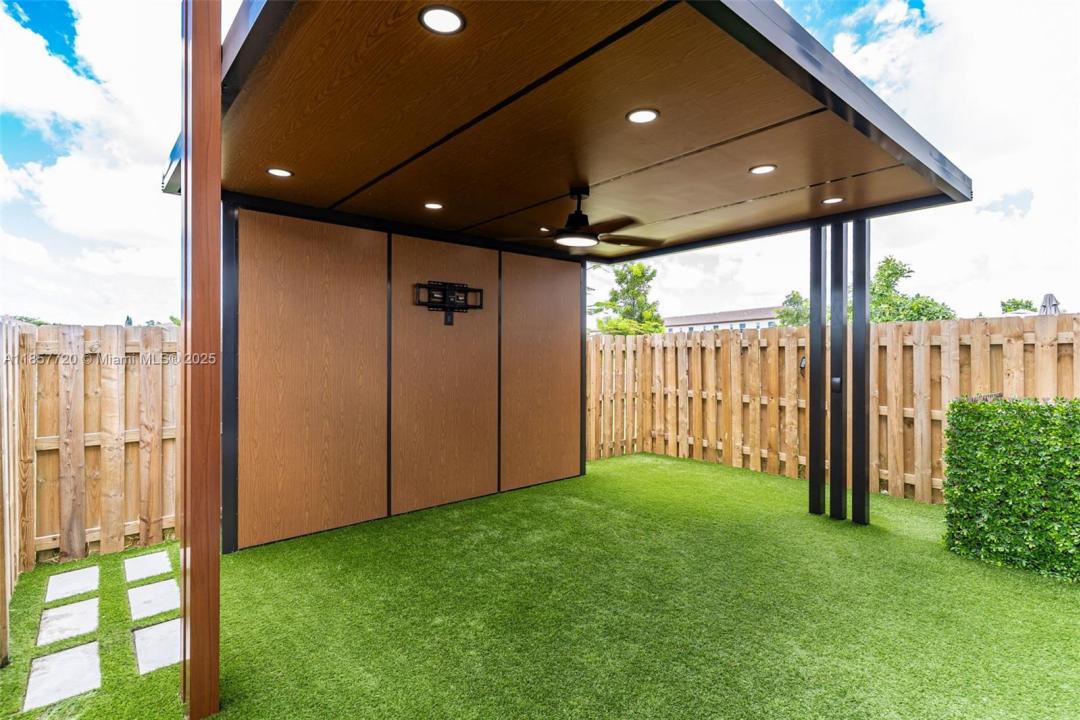 12373 NW 24th Pl, Miami, Flórida 33167, Estados Unidos