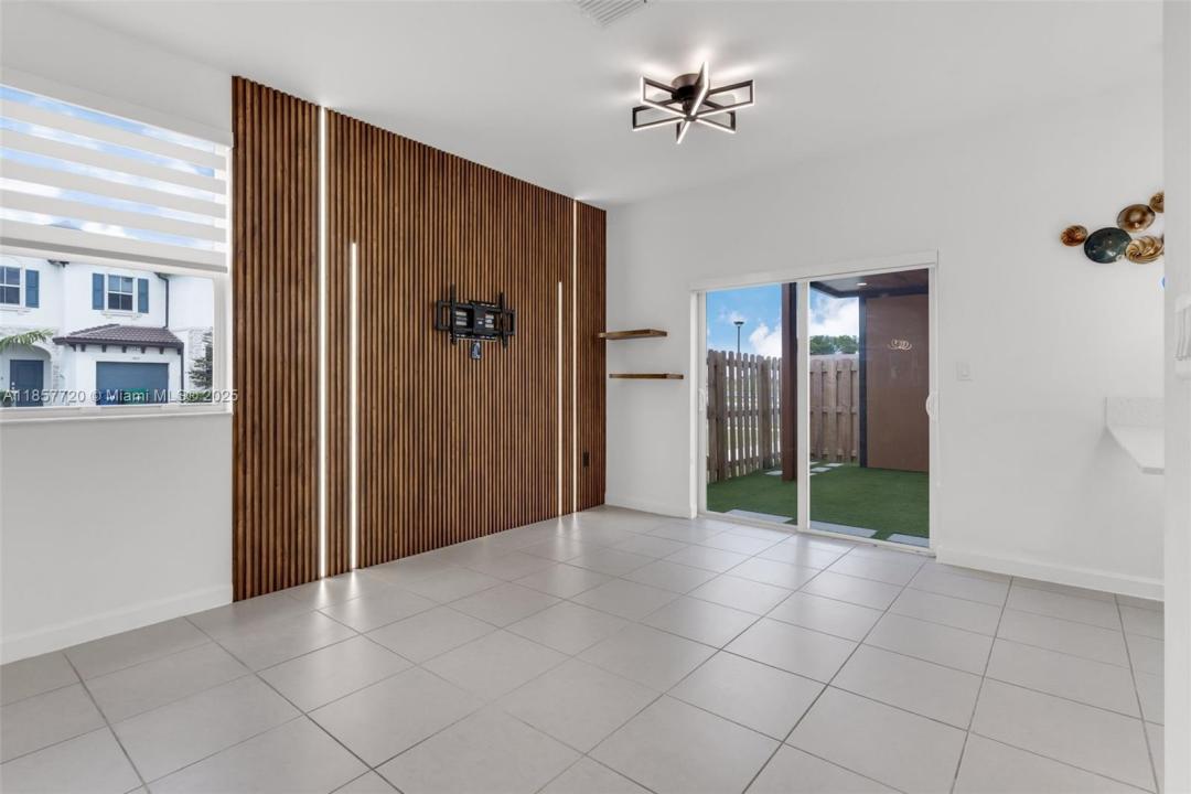 12373 NW 24th Pl, Miami, Flórida 33167, Estados Unidos