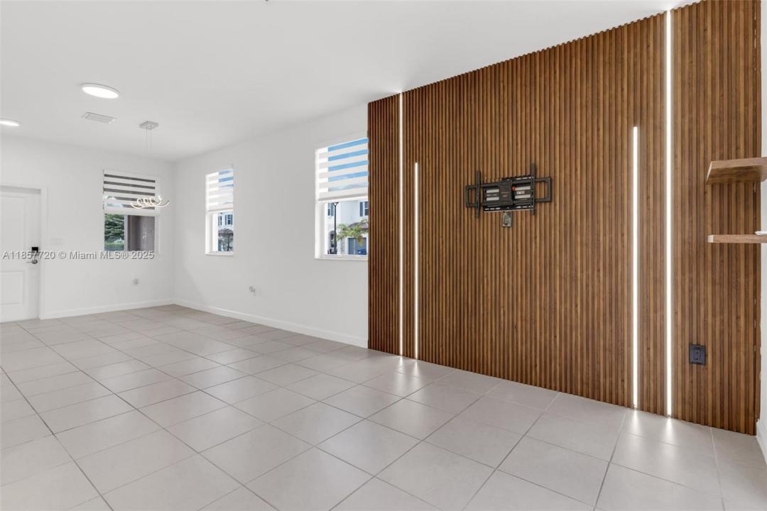 12373 NW 24th Pl, Miami, Flórida 33167, Estados Unidos