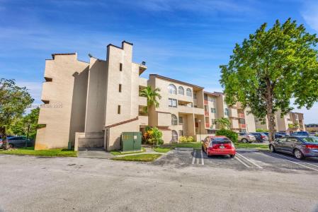 10651 SW 108th Ave 3H, Miami, Florida 33176, USA
