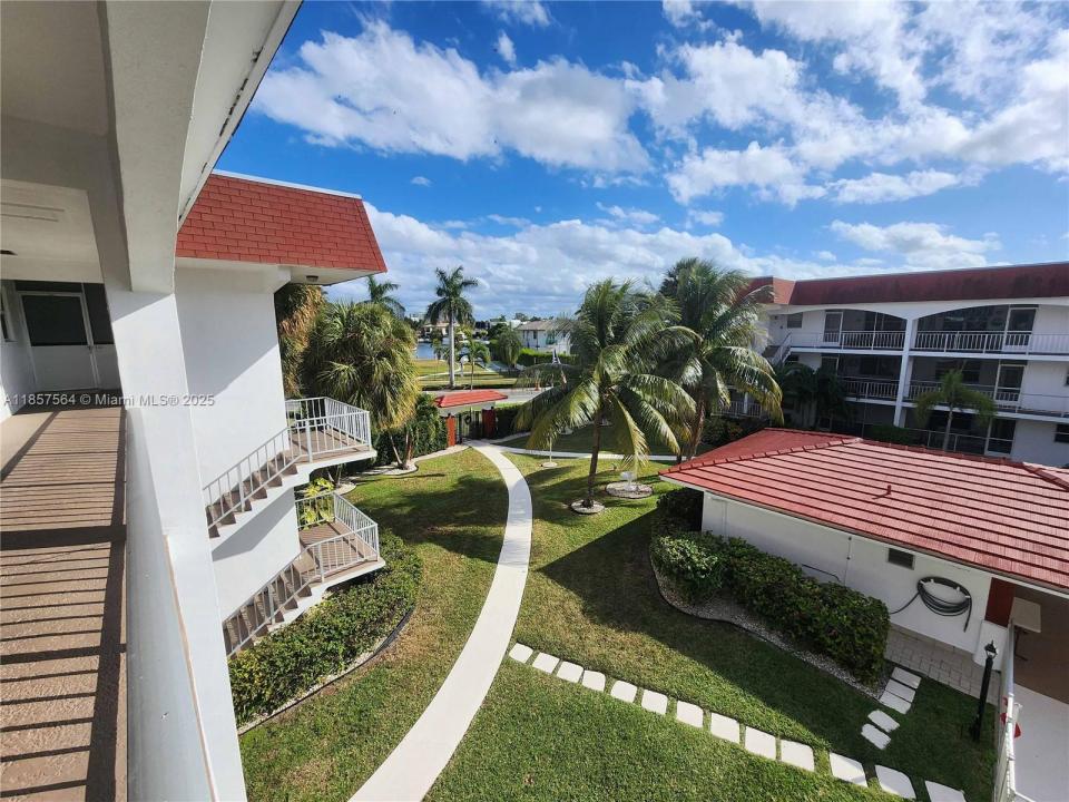 580 Egret Dr 322, Hallandale Beach, Florida 33009