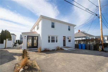 19 Crest Street, Middletown, Rhode Island 02842, USA