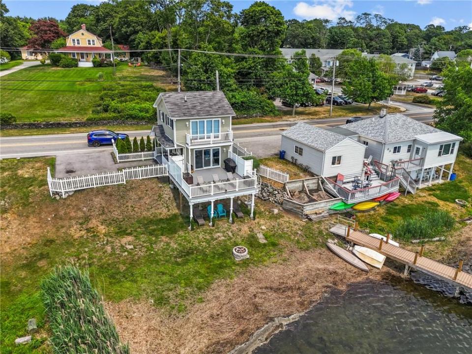 117 Warwick Neck Avenue, Warwick, Rhode Island 02889