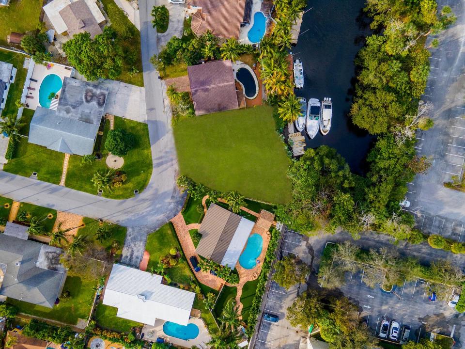 462 NE 9th Avenue NE, Deerfield Beach, Florida 33441