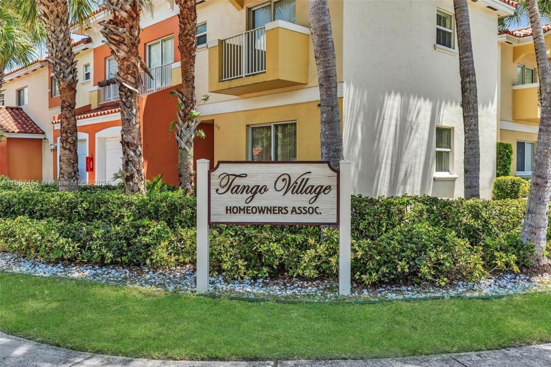 202 NW 14th Ave, Fort Lauderdale, פלורידה 33311, ארצות הברית של אמריקה