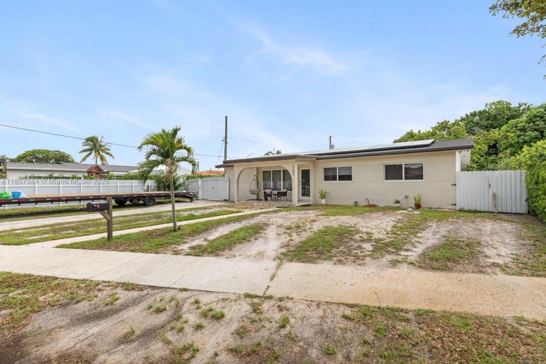 6285 W 6th Ave, Hialeah, フロリダ 33012, アメリカ合衆国