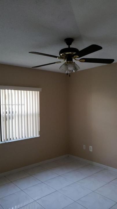 2675 W 66th St 14-19, Hialeah, Florida 33016