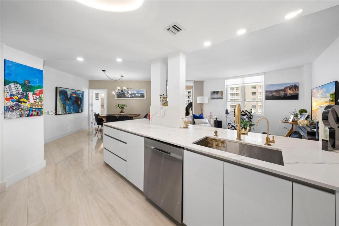 701 Brickell Key Blvd 707, Miami, Florida 33131