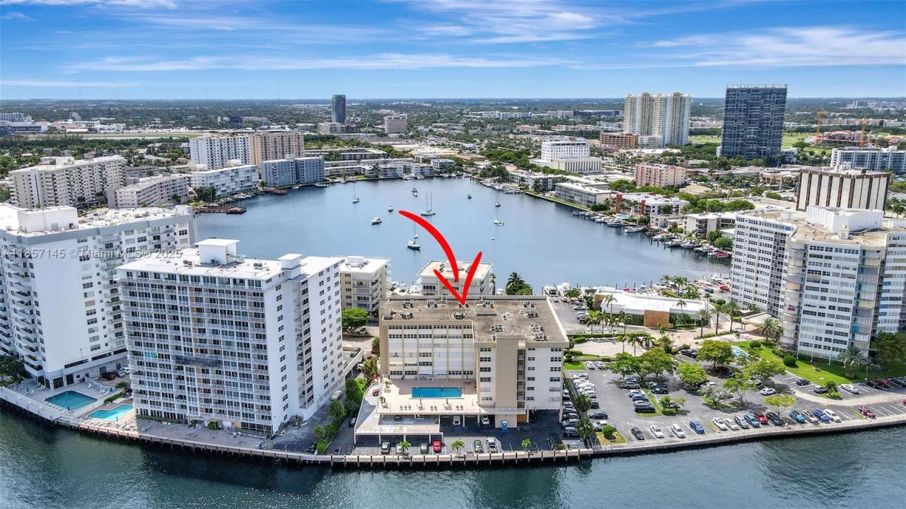 111 Golden Isles Dr C4, Hallandale Beach, Floride 33009, États-Unis
