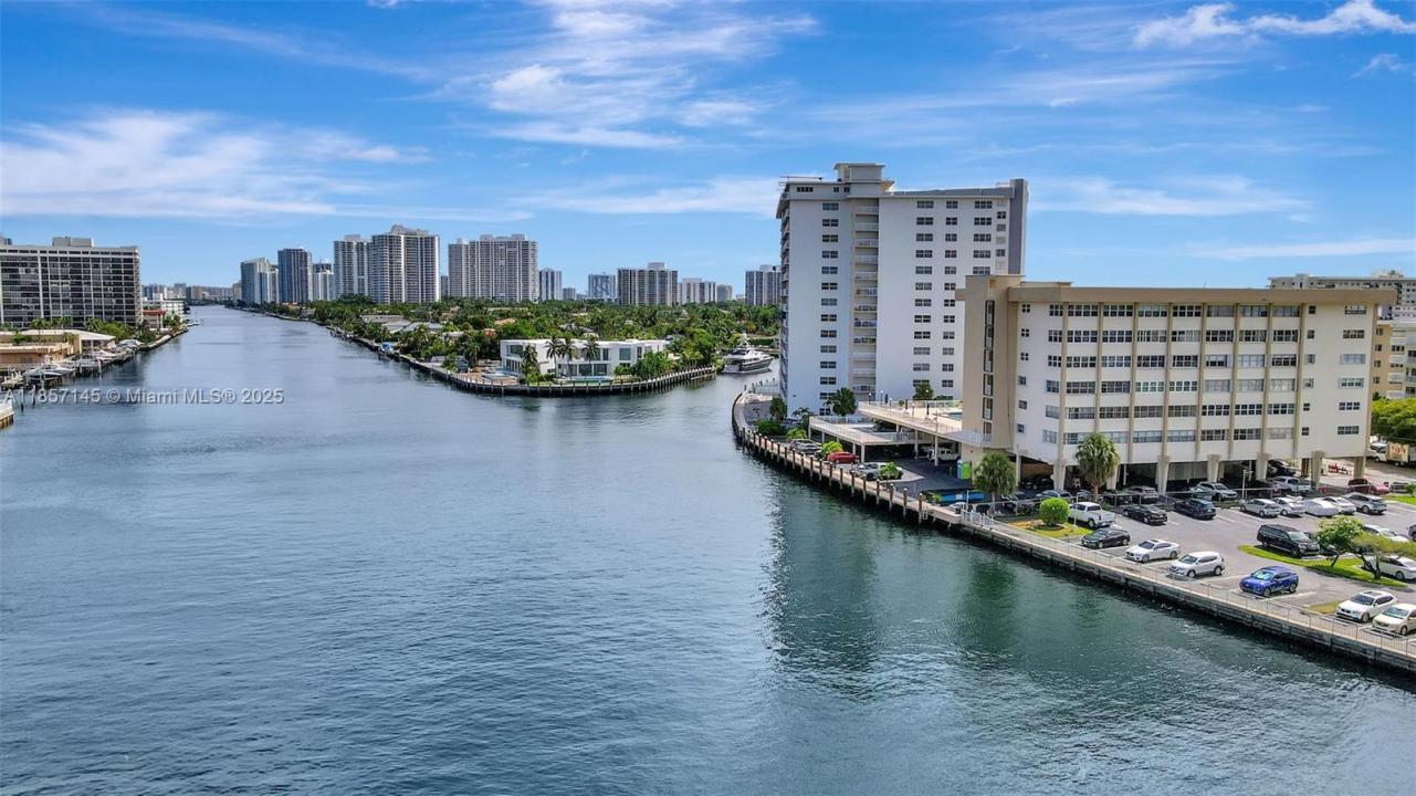 111 Golden Isles Dr C4, Hallandale Beach, Floride 33009, États-Unis