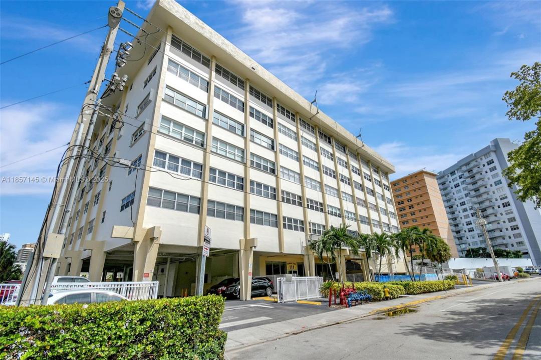 111 Golden Isles Dr C4, Hallandale Beach, Floride 33009, États-Unis