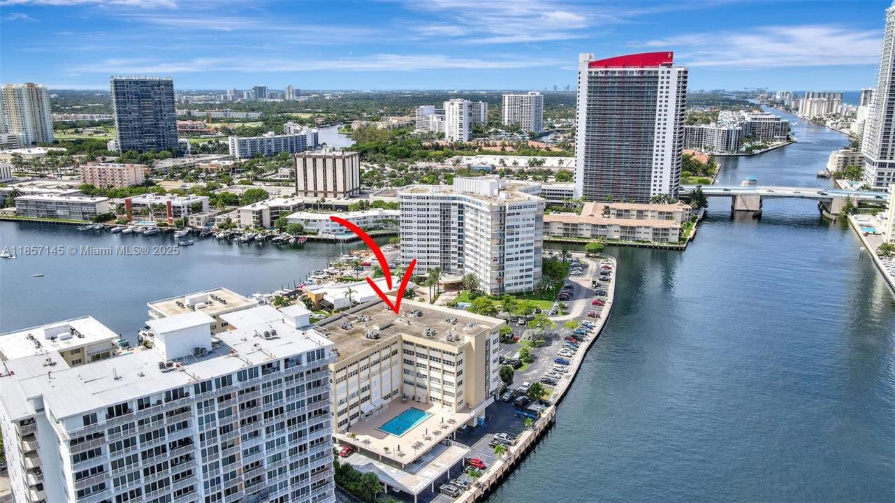 111 Golden Isles Dr C4, Hallandale Beach, Floride 33009, États-Unis