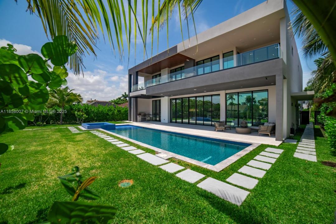 493 Holiday Dr, Hallandale Beach, Florida 33009, HOA KỲ
