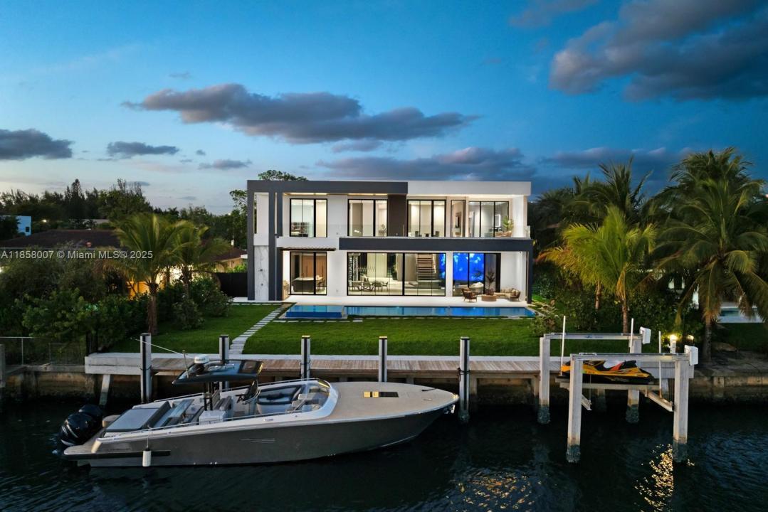 493 Holiday Dr, Hallandale Beach, Florida 33009, HOA KỲ