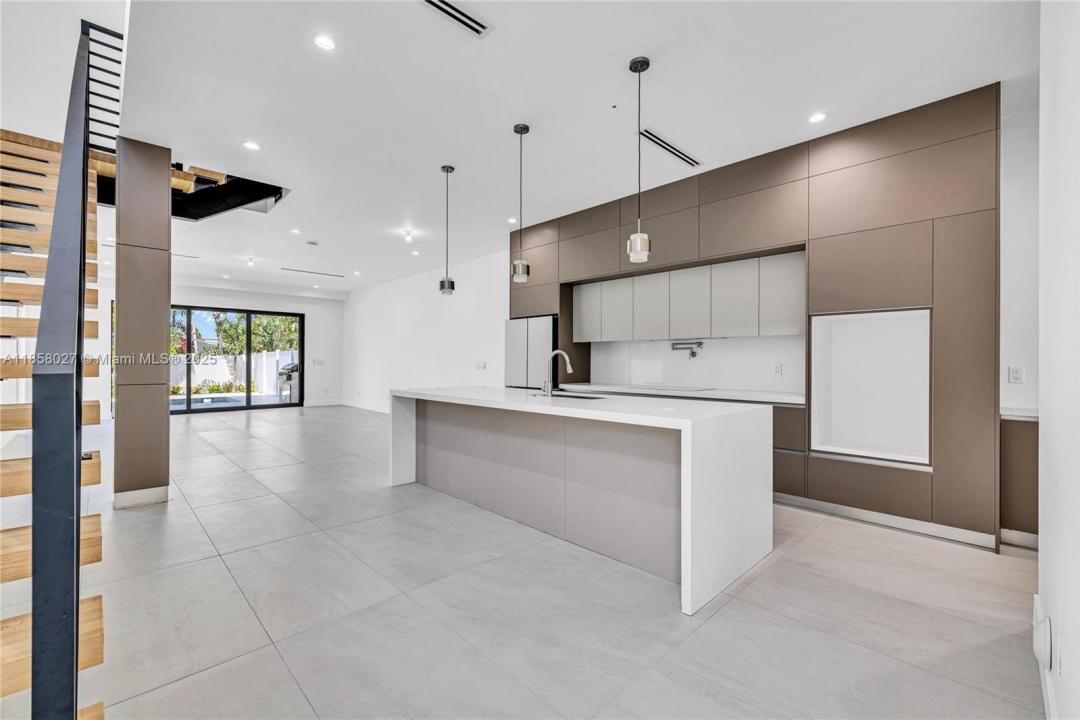 1233 NE 12th Ave, Fort Lauderdale, Florida 33304