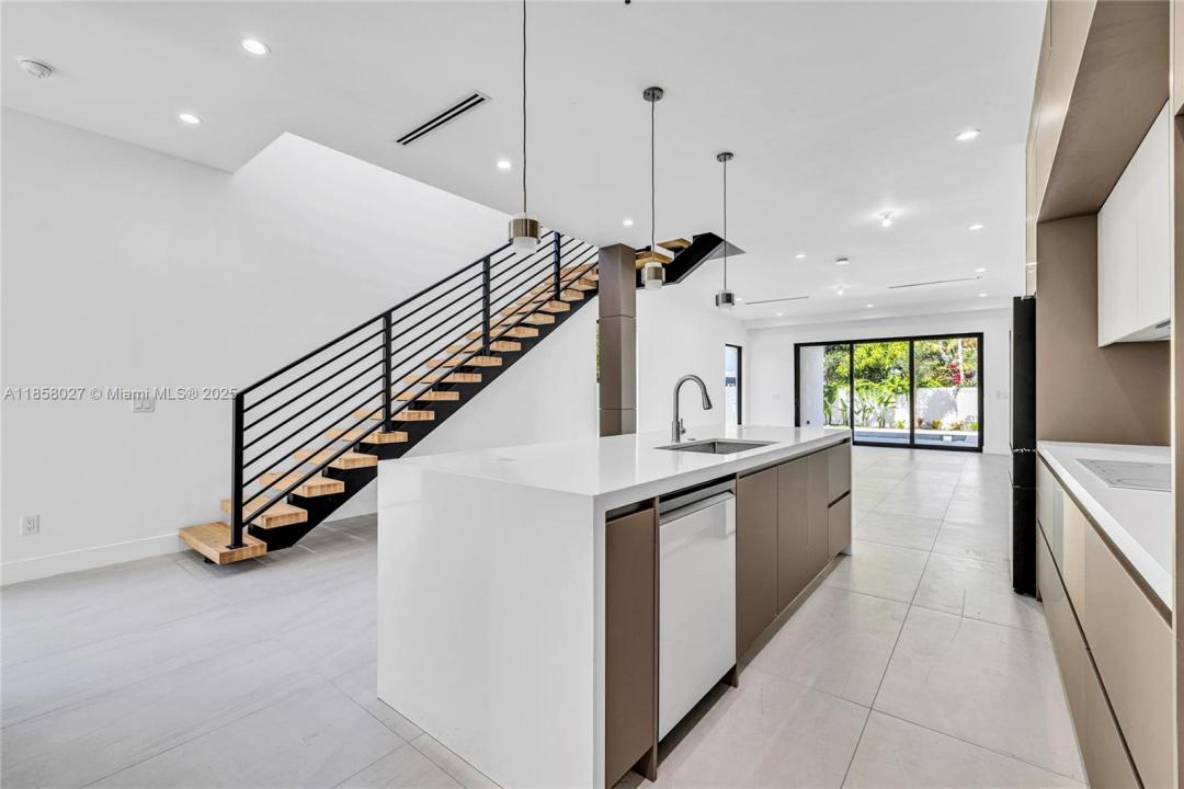 1233 NE 12th Ave, Fort Lauderdale, Florida 33304