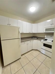 609 NW 7th Ave 2, Hallandale Beach, Florida 33009, USA