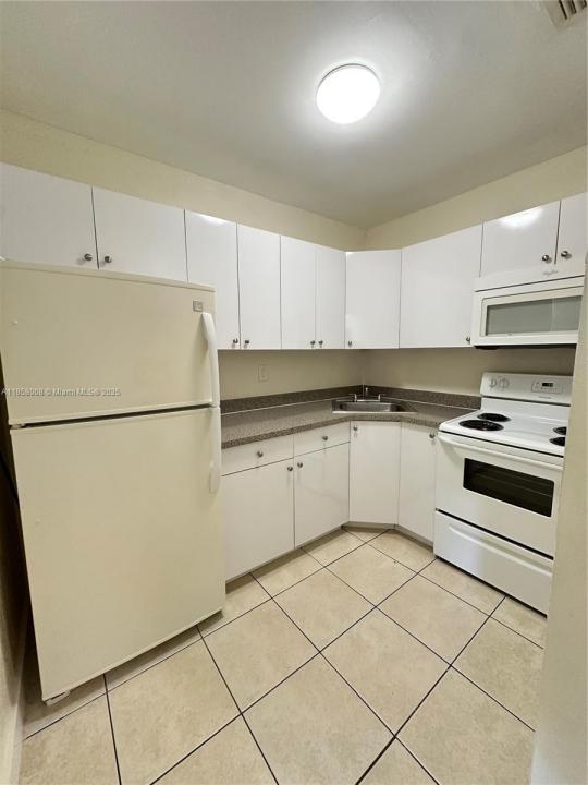 609 NW 7th Ave 2, Hallandale Beach, Florida 33009