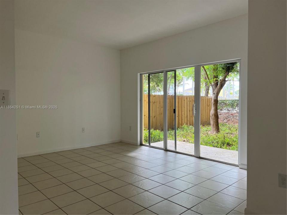 3334 NE 3rd Dr, Homestead, 佛罗里达州 33033, 美国