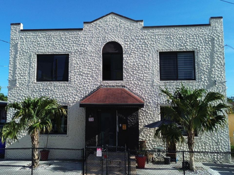 1376 NW 35th St, Miami, Florida 33142