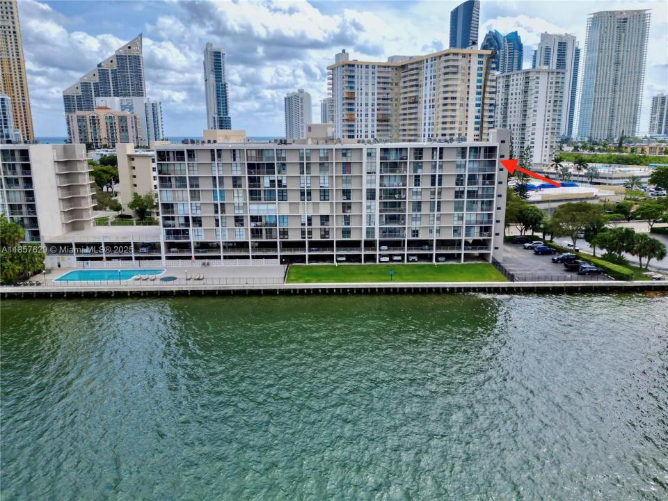 17500 N Bay Rd S907, Sunny Isles Beach, Floryda 33160, USA