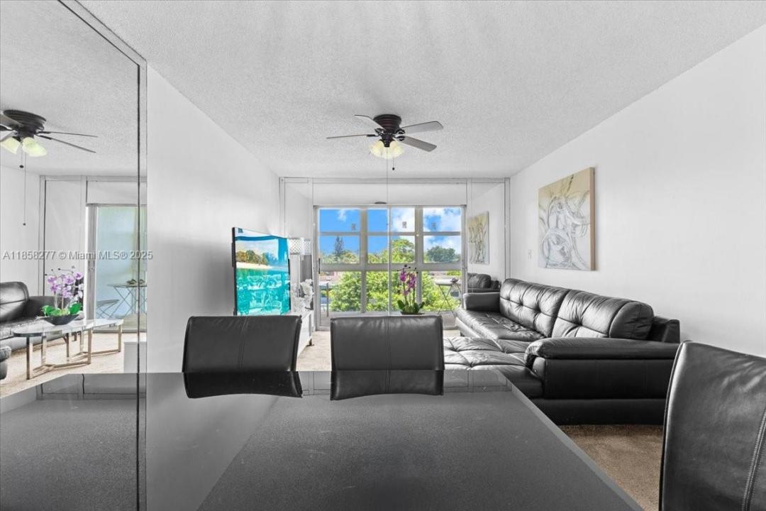 8345 Sunrise Lakes Blvd 306, Sunrise, Флорида 33322, Соединенные Штаты