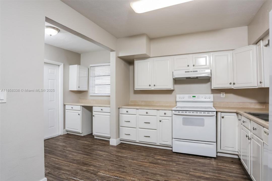 7481 Lincoln St, Hollywood, Florida 33024