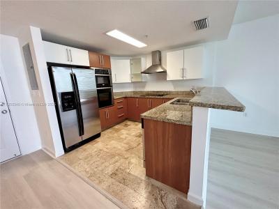 170 SE 14th St 3006, Miami, Florida 33131, USA