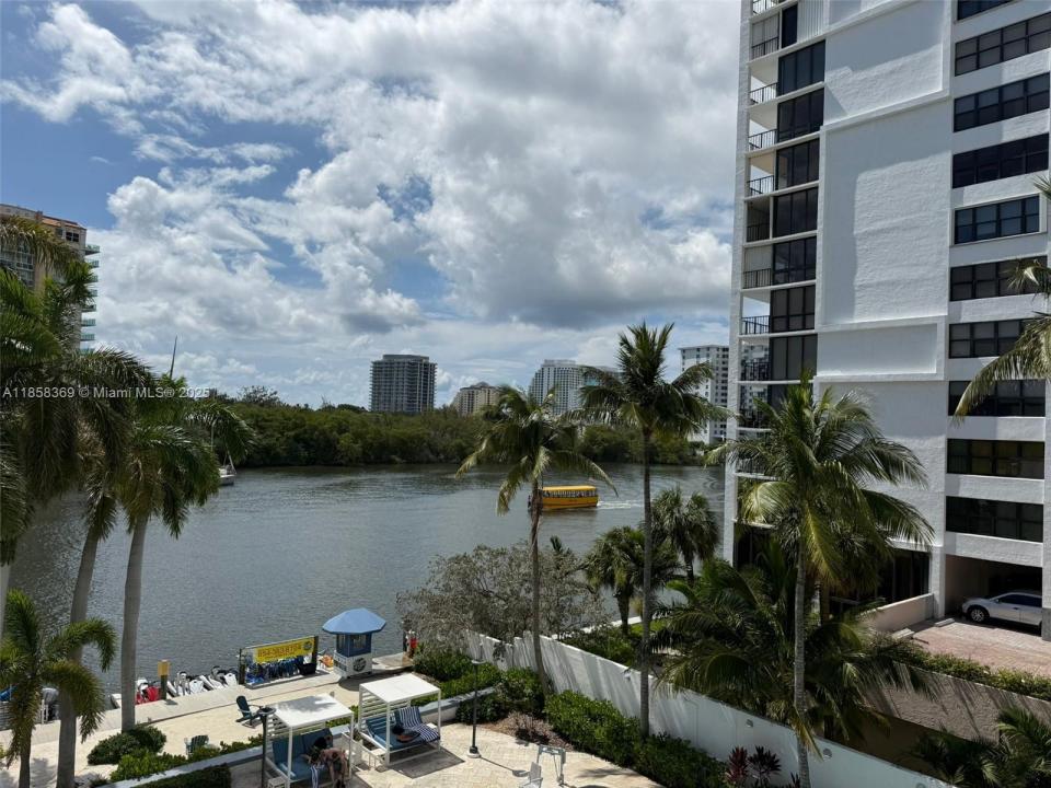 2670 E Sunrise Blvd 303, Fort Lauderdale, פלורידה 33304, ארצות הברית של אמריקה 