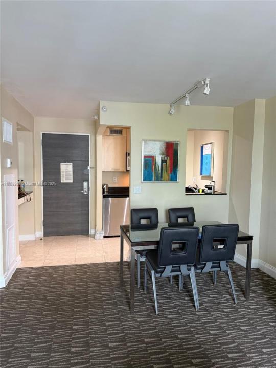 2670 E Sunrise Blvd 303, Fort Lauderdale, פלורידה 33304, ארצות הברית של אמריקה 