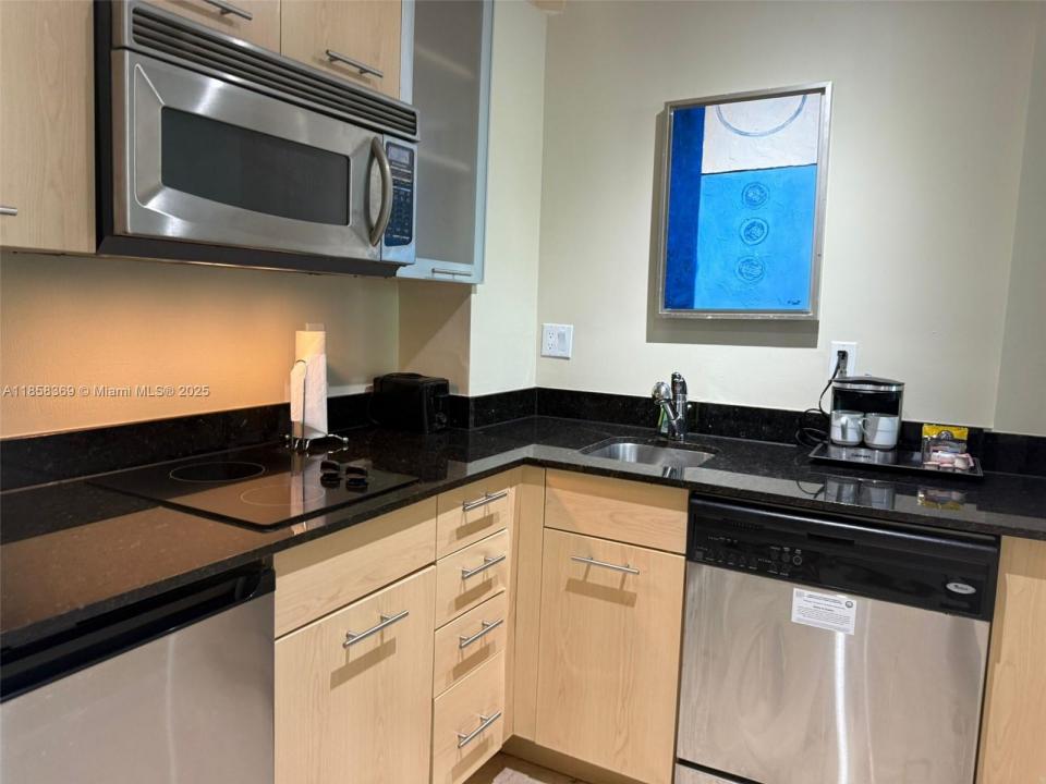 2670 E Sunrise Blvd 303, Fort Lauderdale, פלורידה 33304, ארצות הברית של אמריקה 