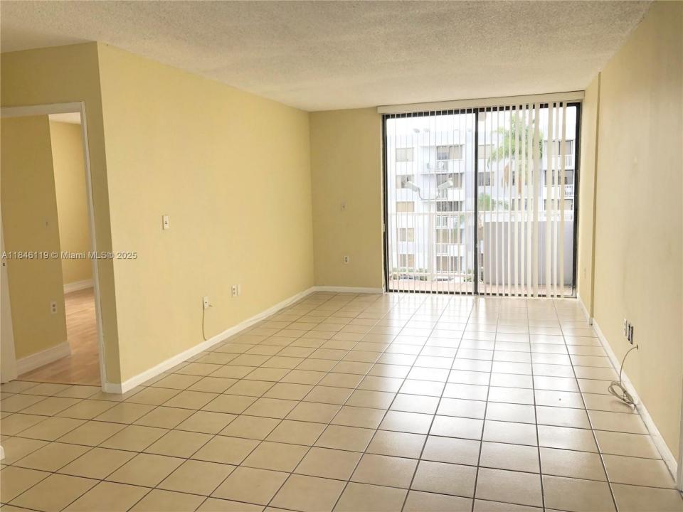 8261 NW 8th St 435, Miami, Florida 33126