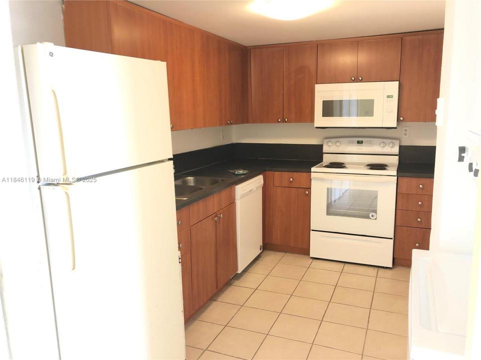 8261 NW 8th St 435, Miami, Florida 33126